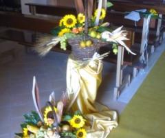 Addobbi floreali di girasoli per il matrimonio in chiesa
