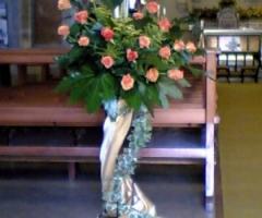 Decorazione di fiori per il matrimonio in chiesa