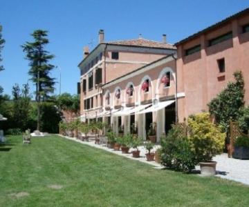 Villa Correr Agazzi con Barchessa