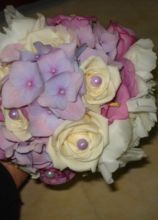 Bouquet sposa con perle sui toni del lilla