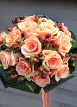 Bouquet di rose e bacche