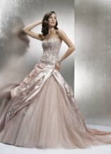 Abiti da sposa cipria con ricami e gonna in tulle - Atelier Sposa di Fossa Nadia