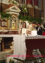 Una sposa felice alla fine della cerimonia