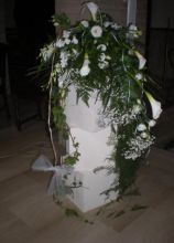 Decorazione floreale con vasi grandi