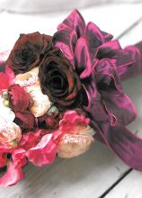 Particolare bouquet con tessuto fucsia cangiante