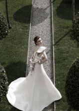 Abito da sposa ampio sullo strascico con dettagli floreali - Collezione Spose da Red Carpet - Sposa Romantica