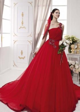 Originale abito da sposa dal colore rosso