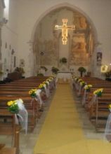 Addobbi floreali per le sedute in chiesa