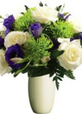 Composizione fiori bianchi e viola