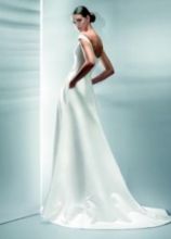 Vestito da sposa con spalline scivolate e tasche sulla gonna