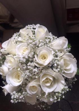 Fiorideapontirolo - Il bouquet con le rose bianche