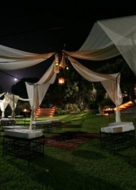 Allestimento del gazebo per il ricevimento di matrimonio