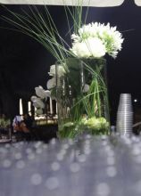 Dettaglio floreale decorativo per il cocktail di matrimonio