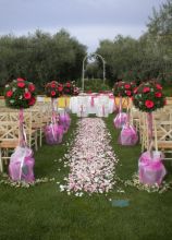 Matrimonio all'aperto con alberelli