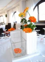 Allestimento floreale arancione per il centro-tavola
