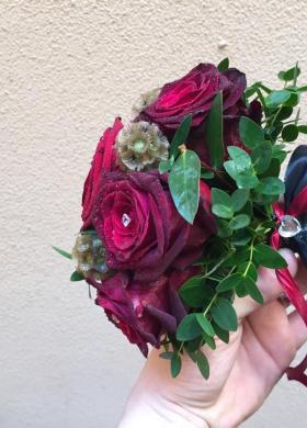 Lilla Floral Design - Black and red bouquet