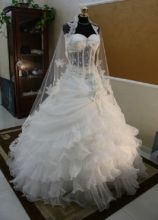 Vestito da sposa con corpetto trasparente in pizzo
