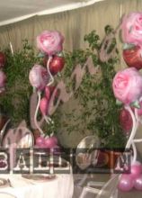 Decorazione per ristorante con palloncini ad elio a tema floreale Rose
