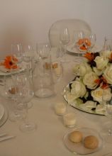Tavolo per il matrimonio con segnaposto fiore