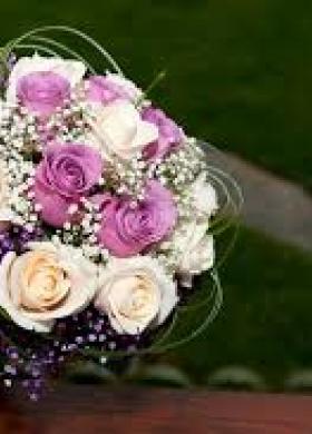 Bouquet elegante con rose bianche