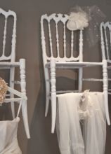 Abiti da sposa con accessori chic