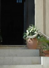 Vasi di fiori per la scalinata della chiesa