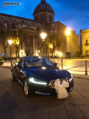 Jaguar XF addobbata per il matrimonio