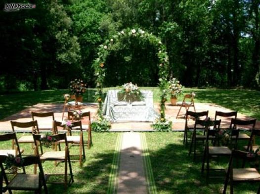 Cerimonia di nozze civile in giardino