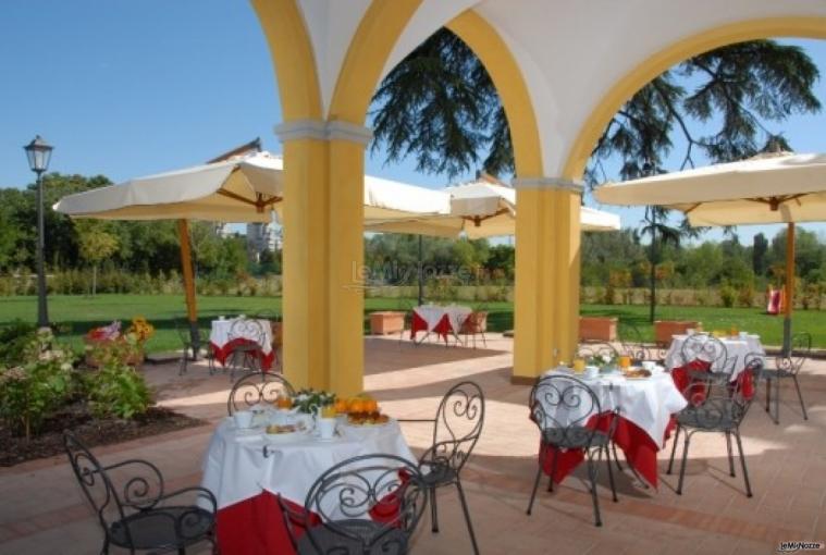 Villa Aretusi - Tavoli per le nozze in veranda