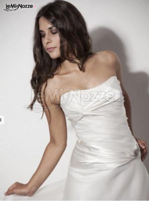 Semplice ma esclusivo: abito da sposa realizzato su misura dall'Atelier Joélia di Bologna