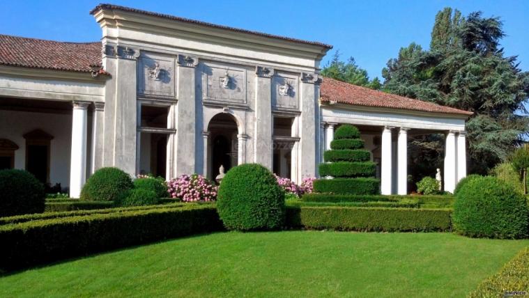 Villa Barchessa Valmarana - il giardino all'italiana
