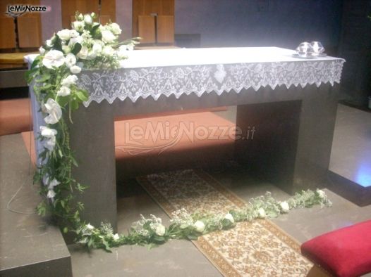 Altare allestito per le nozze