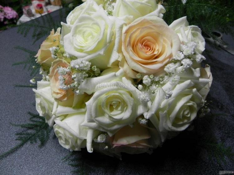 Bouquet Sposa Rose Bianche.Foto 17 Bouquet Di Rose Bouquet Rose Bianche E Salmone