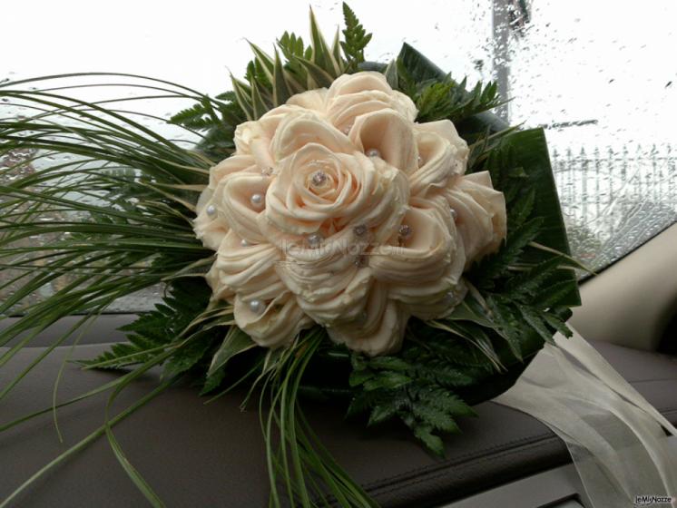 Bouquet gioiello di rose bianche