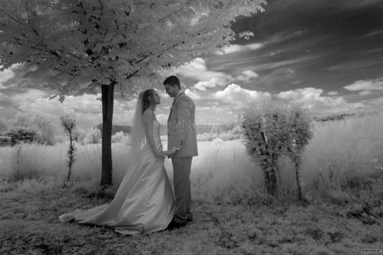 Fotografia all'infrarosso degli sposi