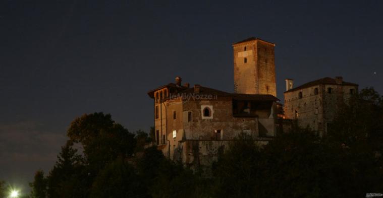 la vista del castello di notte