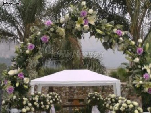 Vivaio Ferrante - Arco fiorito per la cerimonia all'aperto