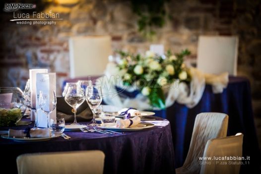 Mise en place blu per il matrimonio