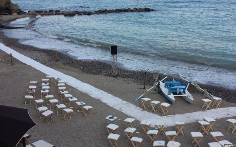 Cerimonia di matrimonio in riva al mare