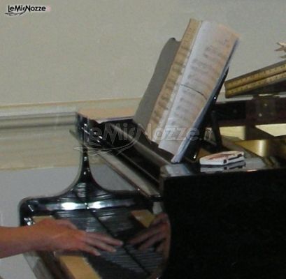 Piano per la musica durante il matrimonio