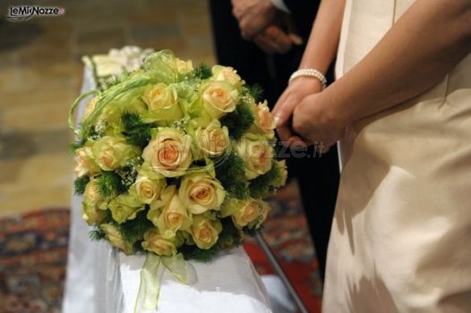 Bouquet di roselline per la sposa