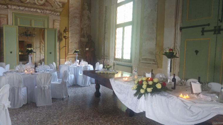 Villa Barchessa Valmarana -  Il Salone delle Feste allestito per pranzo nuziale