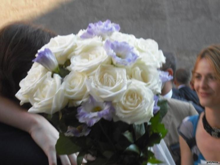 Gruppo Mio Blu - Bouquet di rose bianche per la sposa