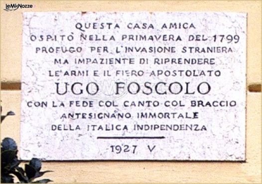 Lapide in onore del grande poeta Ugo Foscolo