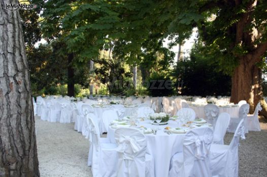 Matrimonio total white in giardino - Abbazia Santa Maria in Potenza