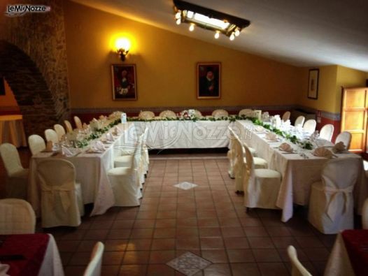 A Castellana - Allestimento dei tavoli del ricevimento ad L