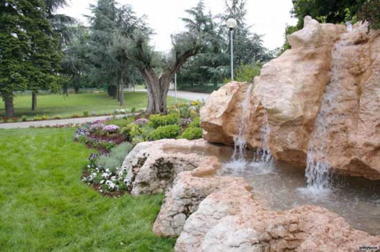 Graziose fontane che si trovano all'interno del giardino di Villa al Corletto