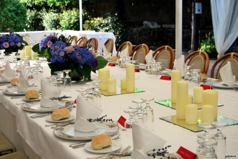 Candele e fiori per il tavolo di nozze - Villa Le Rondini