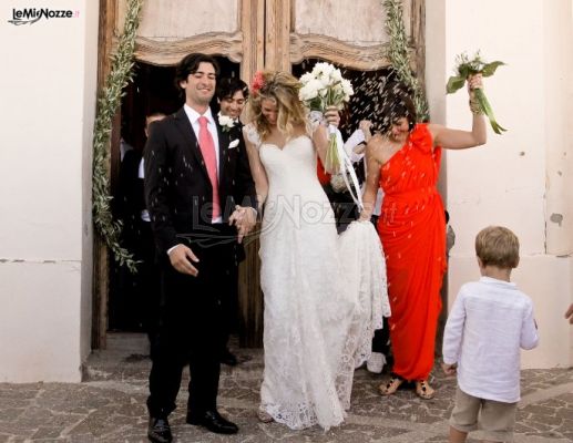 Foto degli sposi all'uscita dalla chiesa realizzata da Marco Ficili