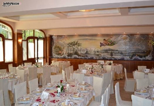 Sala del ristorante Berna allestita per il ricevimento di nozze
